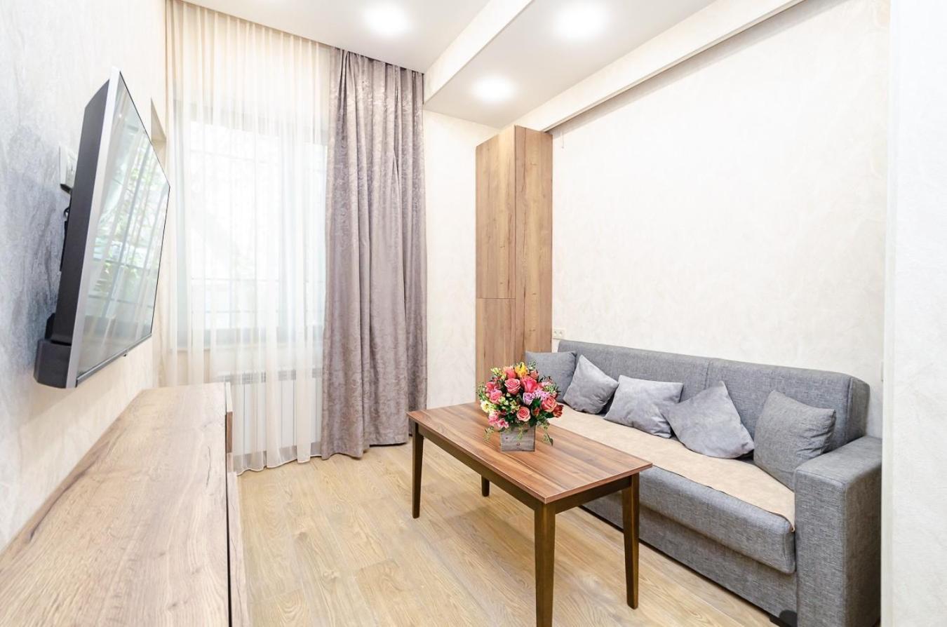 15. Double Room Apartaments With Fresh Style เยเรวาน ภายนอก รูปภาพ